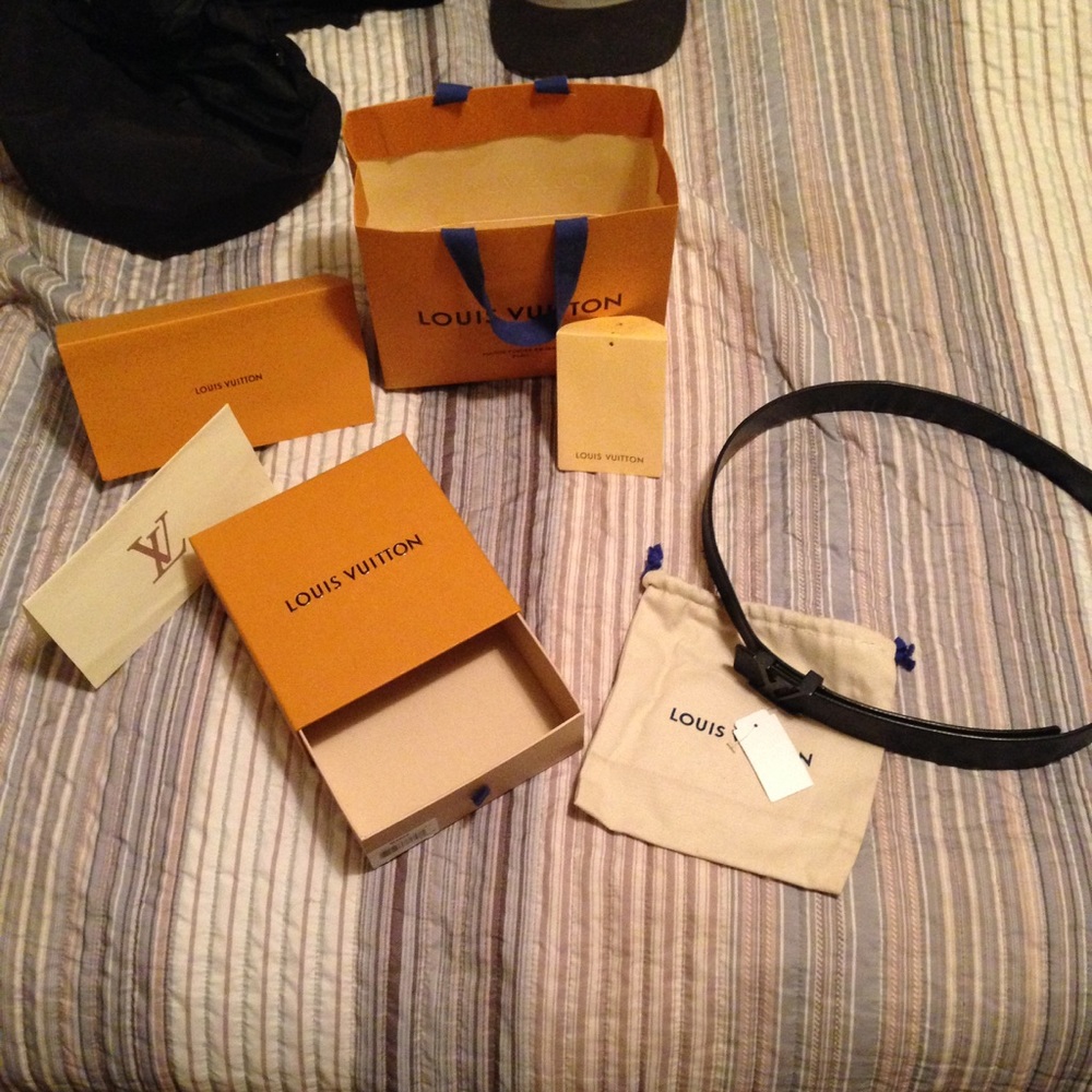 All black LV belt
